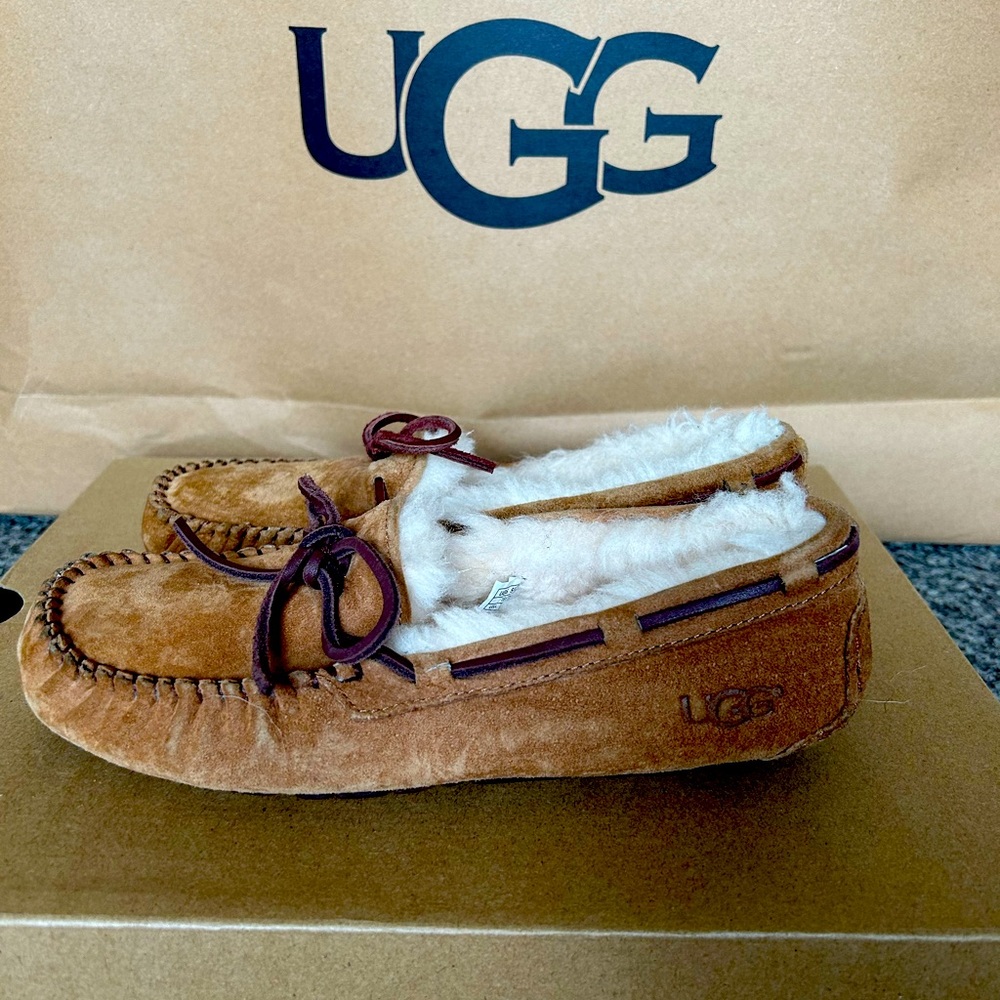 New women’s UGGs chestnut loafers size 5
